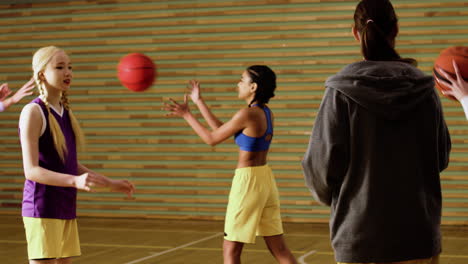 adolescentes en una sesión de entrenamiento.