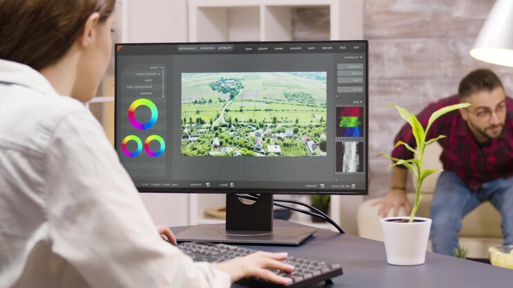 Designer Gráfico Editando Fotos de Paisagens no Home Office