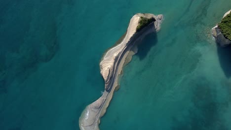 aéreo de arriba hacia abajo isla de corfú paraíso griego estilo de vida de viaje europeo