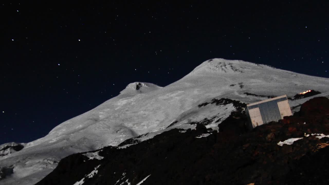 elbrus 위의 북두칠성 별자리