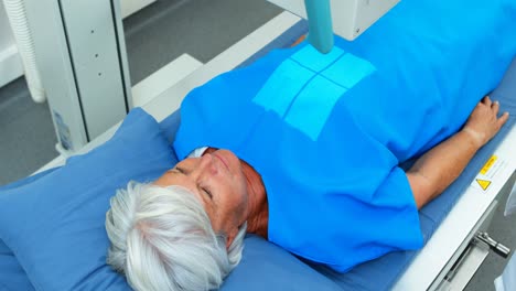 Senior-woman-undergoing-an-x-ray-test