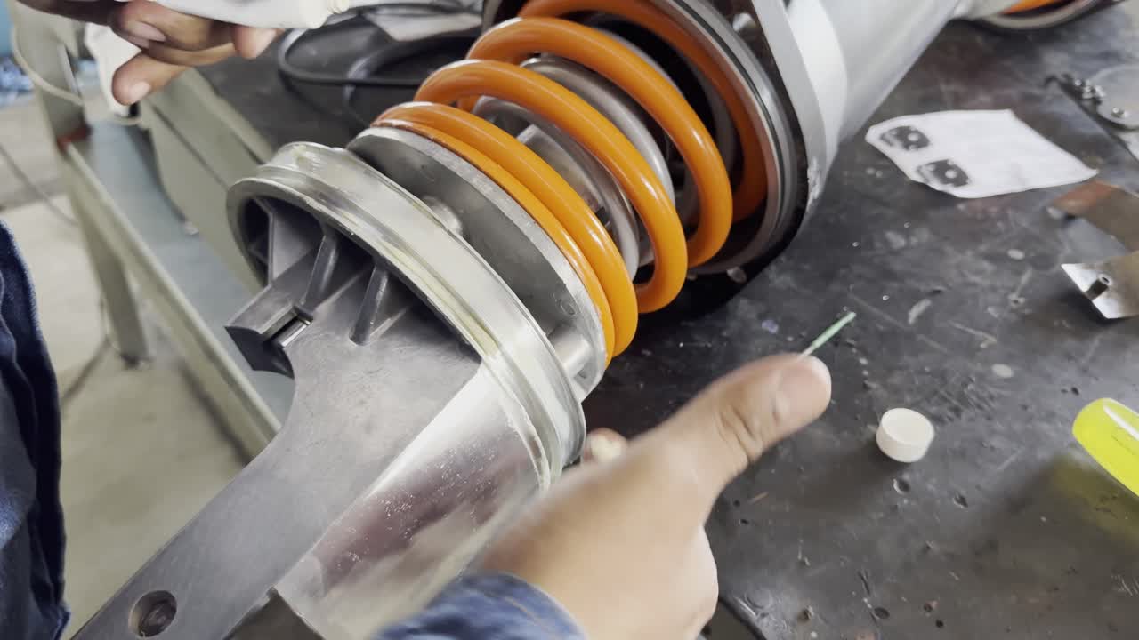 Maintenance and disassembly of industrial pneumatic actuator