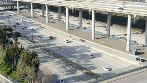 Cars-driving-on-multi-lane-highway-through-the-city,-Los-Angeles,-USA