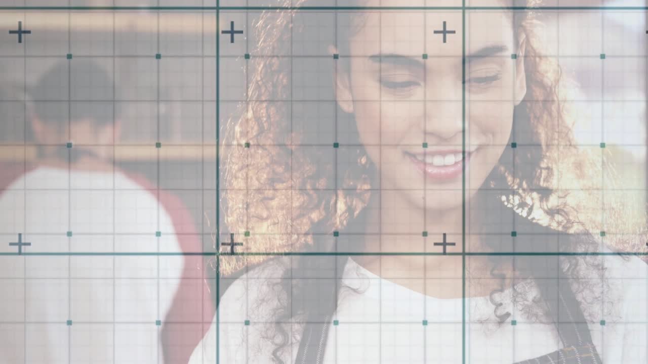 Žena vaří s použitím tabletu, přičemž je na mřížce zobrazen graf receptu v domácí kuchyni
