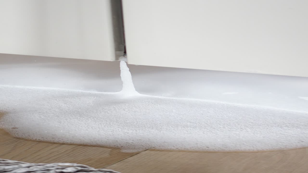 누설 된 싱크에서 물 손상