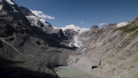glaciar en retirada debido al calentamiento global, austriaco más largo y más rápido derretimiento glaciar pasterze al pie de la montaña grossglockner, drone shot