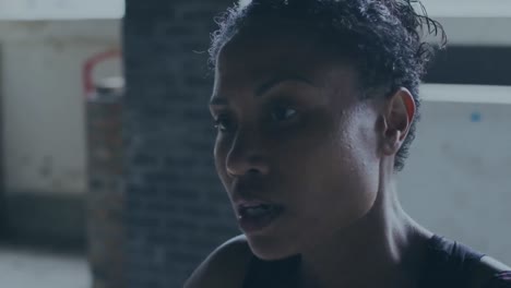 animación de interferencia sobre una deportista biracial