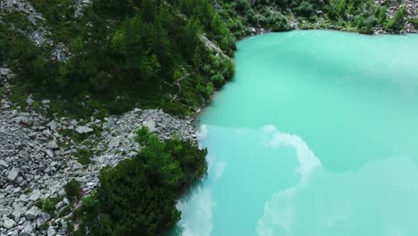 Unbelievable-water-color-of-mountain-Lake-Lagazzuolo-in-Alpine-Valmalenco-of-Valtellina-on-summer-season,-Northern-Italy