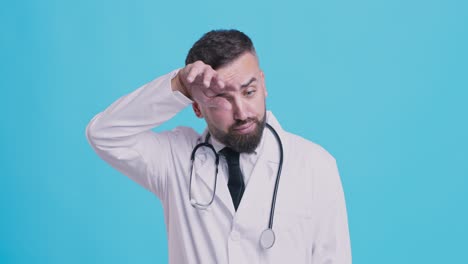 el médico está en apuros.