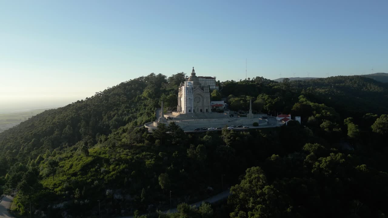 포르투갈 의 비아나 도 카스텔로 에 있는 해 가 지는 산타 루시아 성소 - 공중 사진