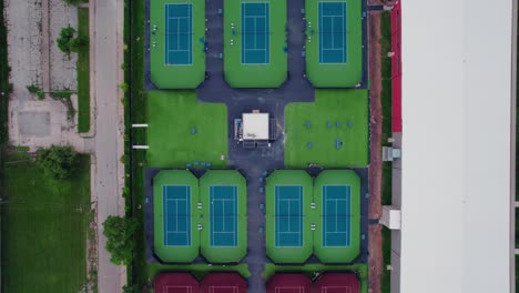 Cancha-De-Tenis-Y-Fundación-Educativa-Xs-Aérea-De-Arriba-Hacia-Abajo-Y-área-Del-Parque-Washington