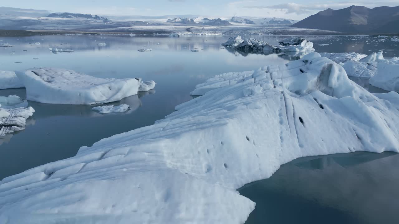 요쿨살론 빙하 석호 빙산의 파노라마와 아이슬란드의 잔잔한 바다