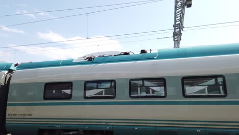 high speed train pantograph disconnection from catenary