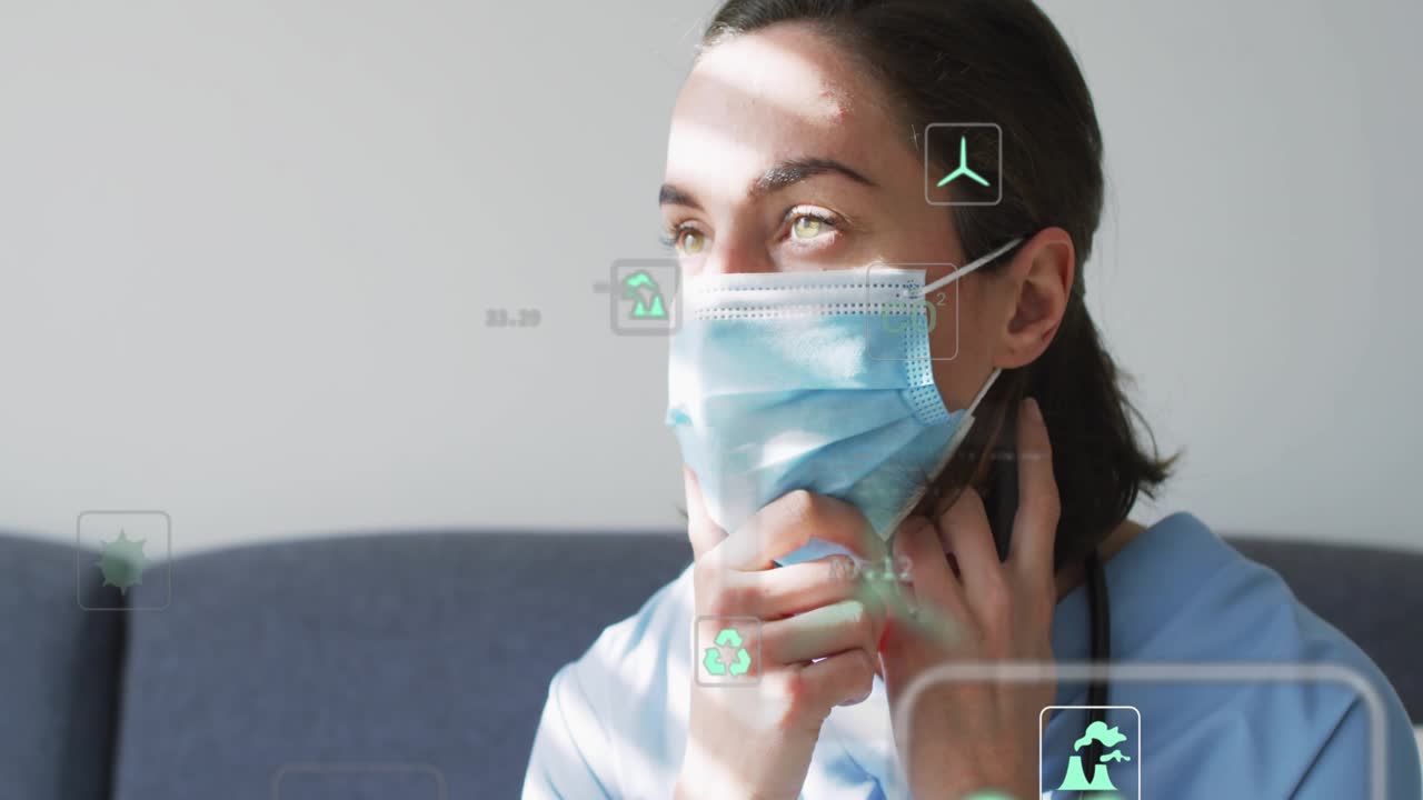 Trabajador de la salud ajustando los bordes de la mascarilla para un buen ajuste durante un giro de cabeza, revelando iconos de datos verdes