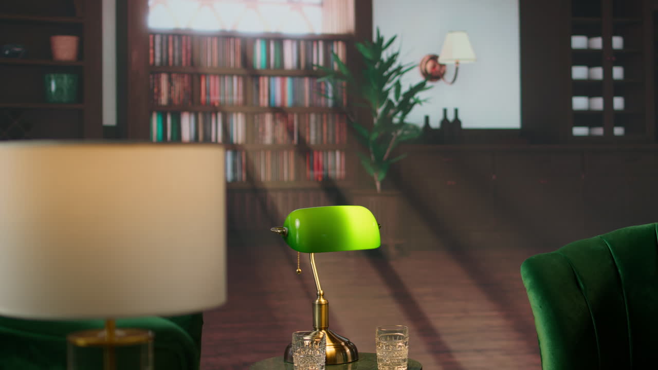elegante biblioteca vintage con sillones verdes y decoración clásica