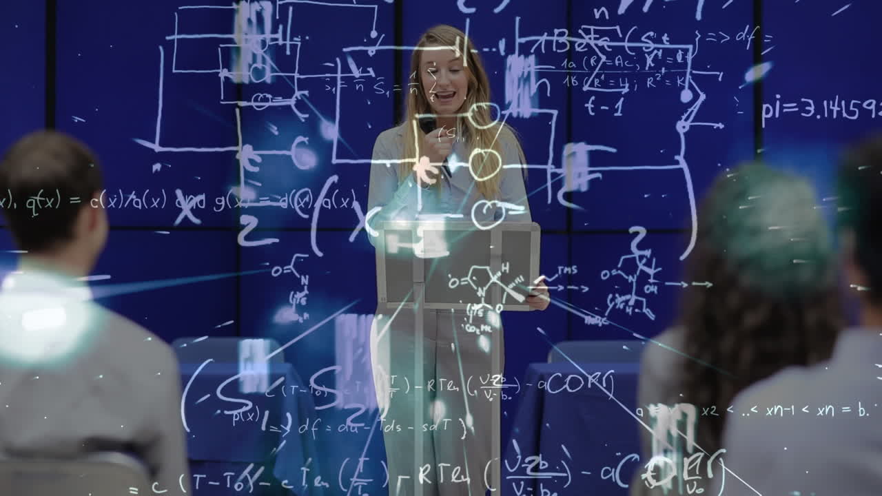 donna d'affari che tiene una conferenza con equazioni matematiche