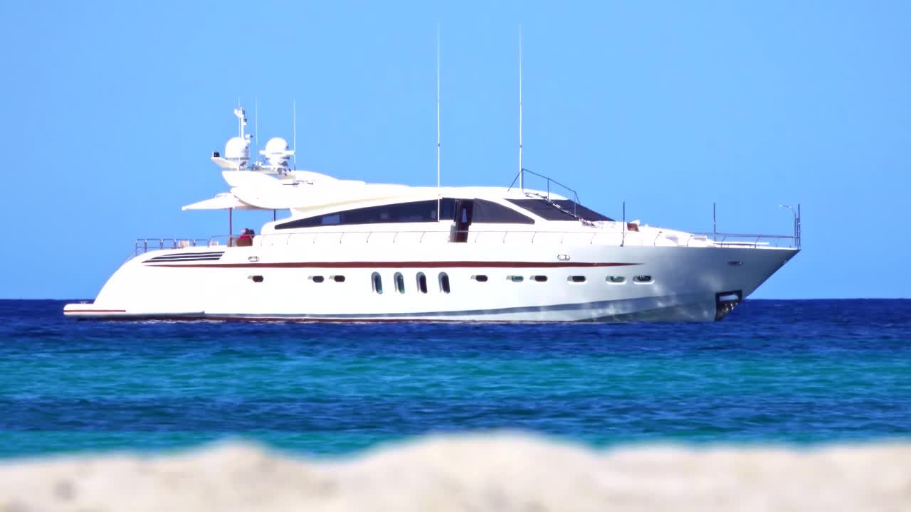 gente rica de vacaciones en un destino de viaje tropical