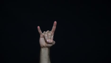 el gesto de la mano de los cuernos del diablo