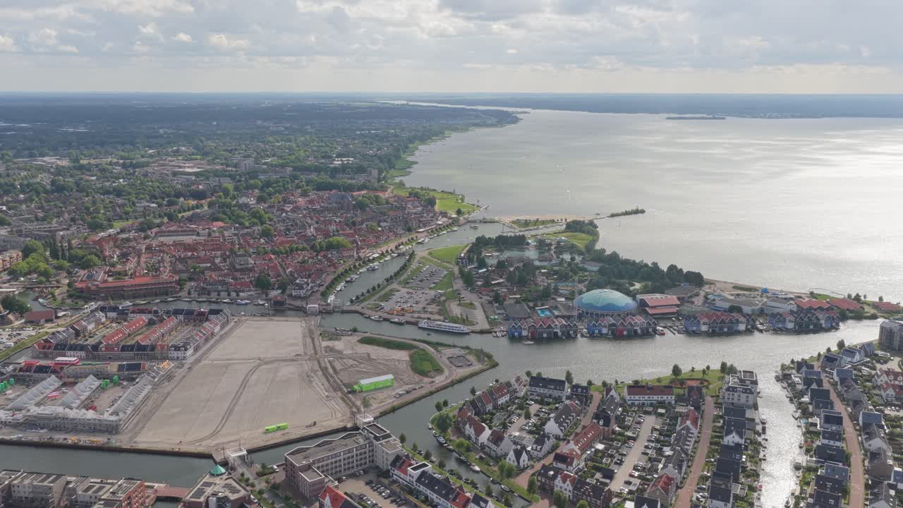 Veduta aerea di Harderwijk di giorno, centro storico e lungomare, Paesi Bassi