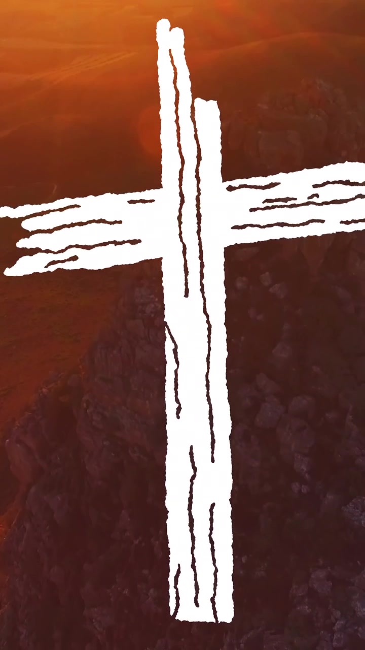 Vídeo de luzes sobre forma de crucifixo branco nas montanhas