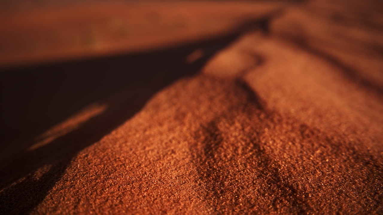 Vista ravvicinata di sabbia rossa del deserto