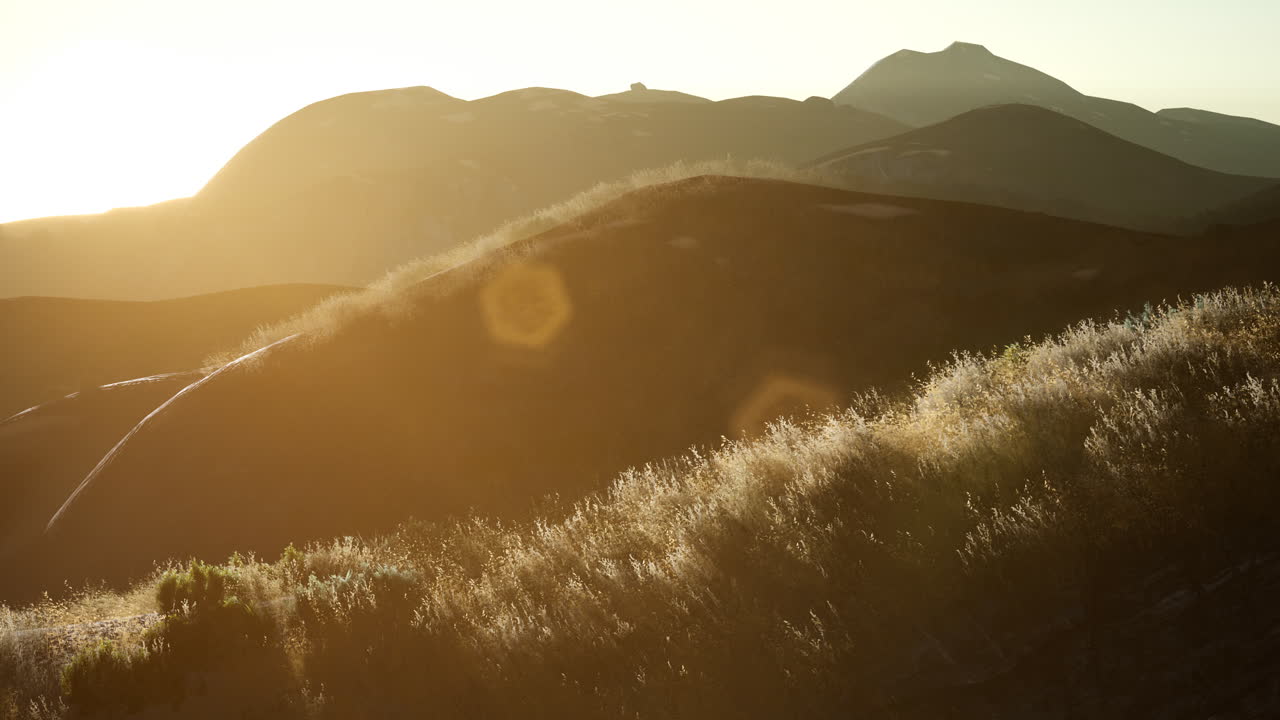 계곡  ⁇  위에 해가 지는 것