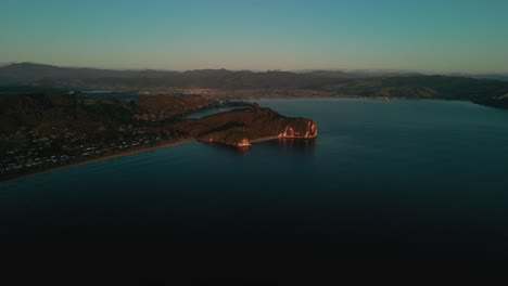 Fliegen-In-Richtung-Landschaftlich-Reizvoller-Ort-In-Neuseeland