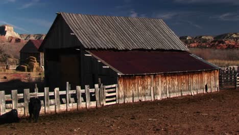 foque de un rancho granero en la zona rural de utah 1