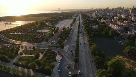 Sonnenuntergang-Luftdrohne-Küstenverkehr