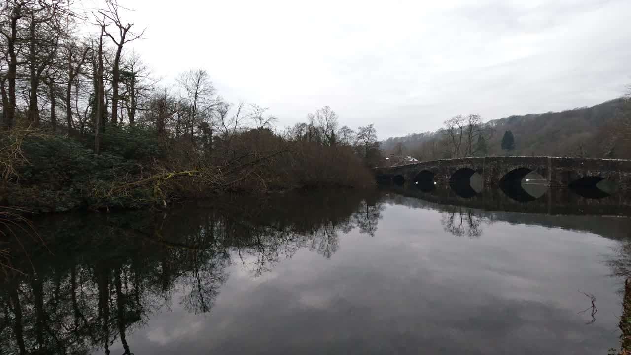 Filmato video di Newby Bridge a Cumbria