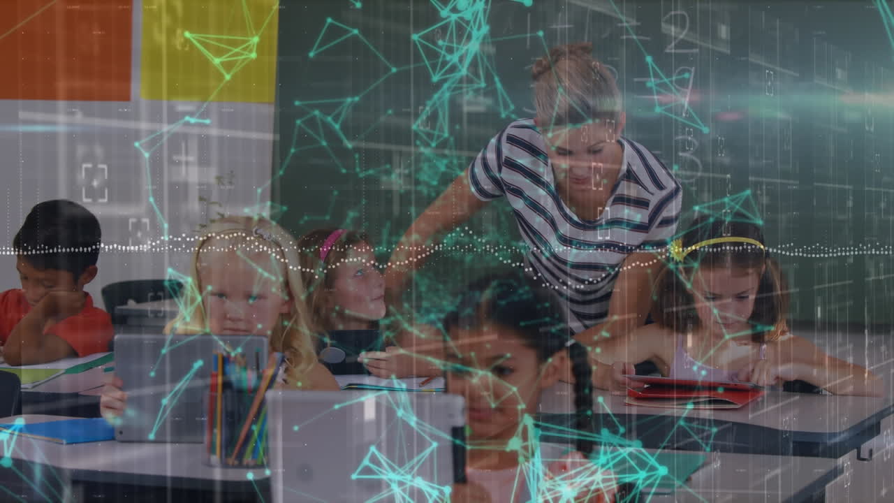 animación del procesamiento de datos en un grupo de estudiantes que utilizan computadoras