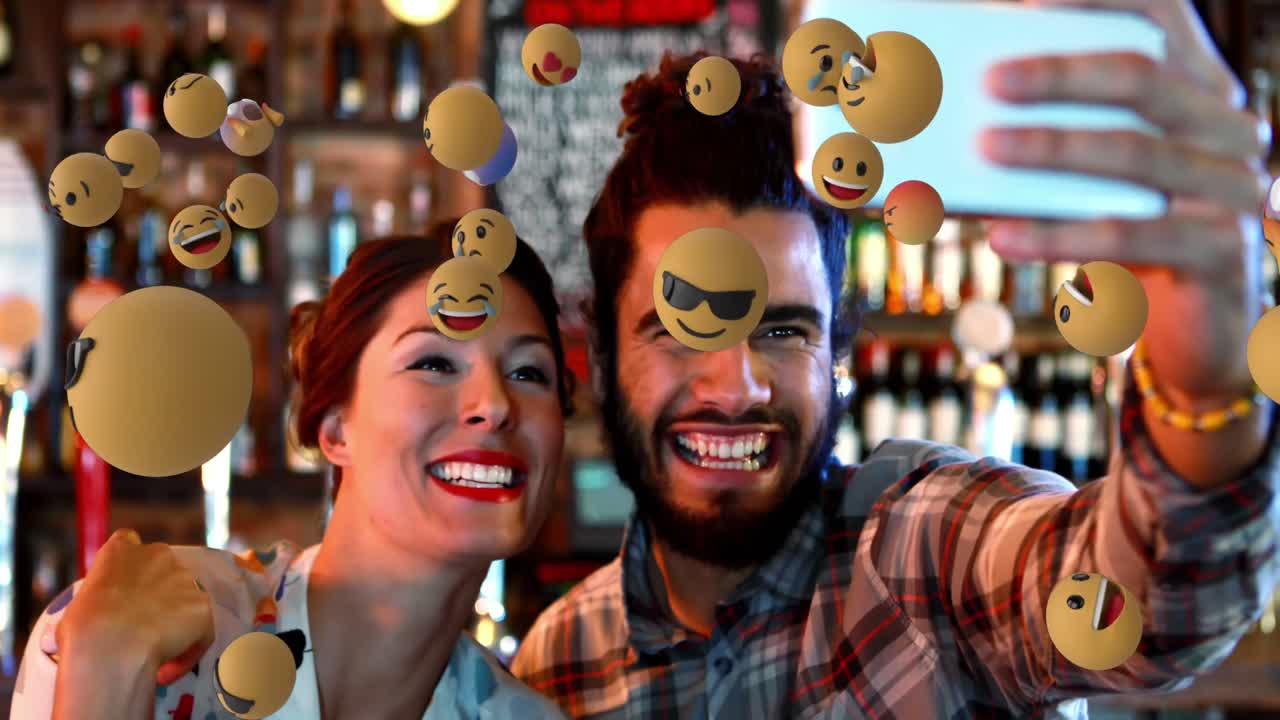 iconos de emoji con amigos tomando selfies en el fondo 4k