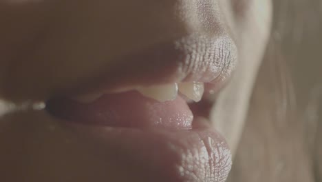 primer plano de la boca y los labios de una persona