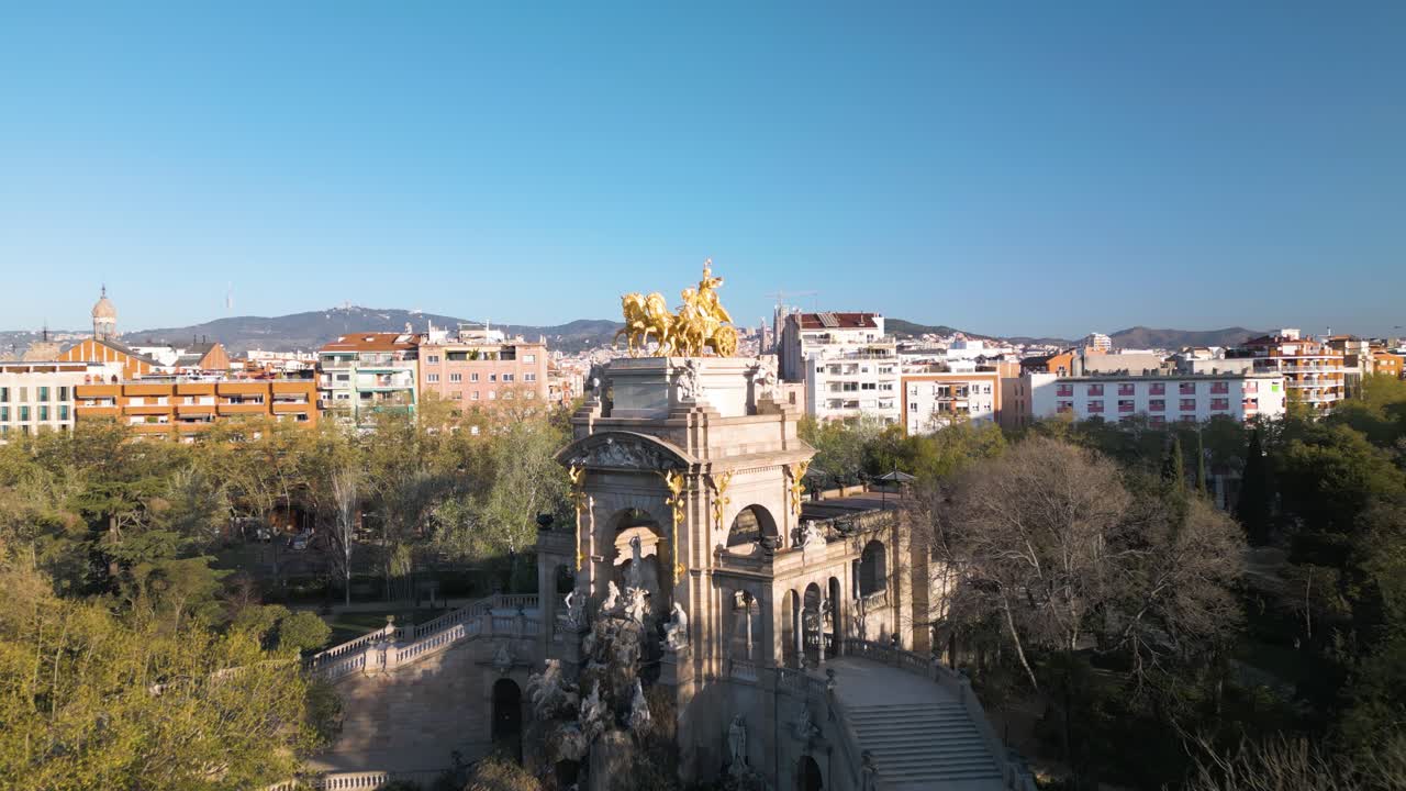 Vista aérea aproximada da Gran Cascada no Parque da Cidadela
