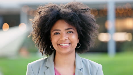 Portrait-of-laughing-reporter-with-afro-standing