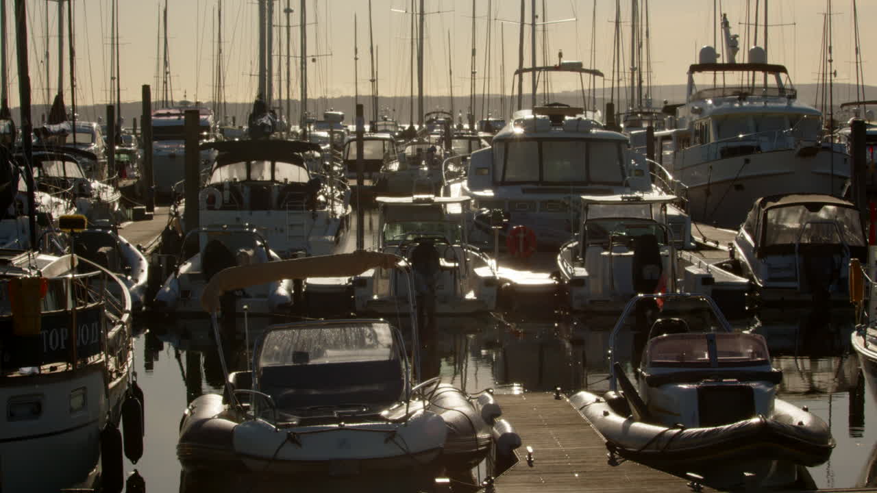 리밍턴 마리나 의 배 와 요트 의 실루