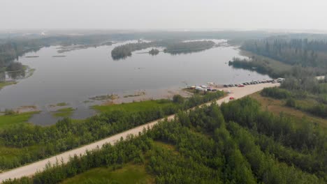 4K-Drohnenvideo-Des-Cushman-Sees-Im-Tanana-See-Erholungsgebiet-In-Fairbanks,-Ak-Während-Des-Sommertages-1