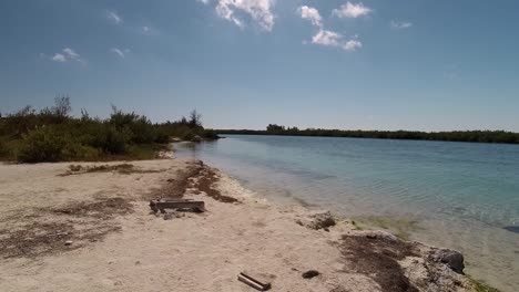 Un-Atv-Estacionado-En-La-Playa-Después-De-Andar-En-Cayo-Largo,-Cuba