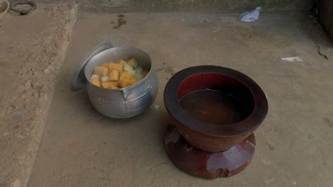 aluminium-pot-with-vegetable-food-preparation-in-west-Africa