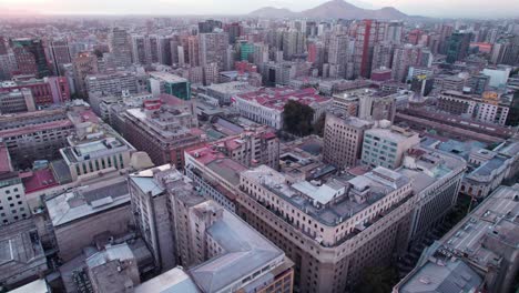 establecimiento de una toma de la arquitectura histórica y moderna en el centro de santiago
