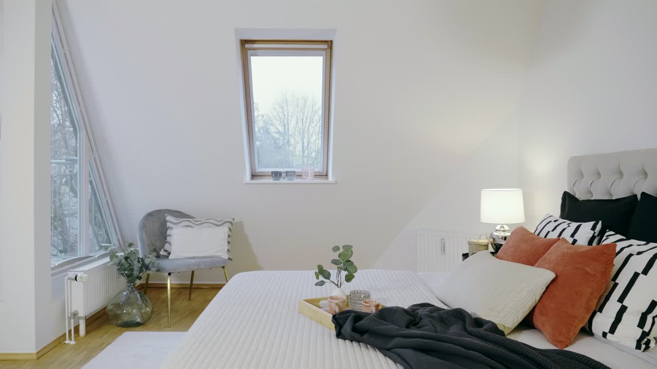 toma controlada por movimiento de un dormitorio de home staging