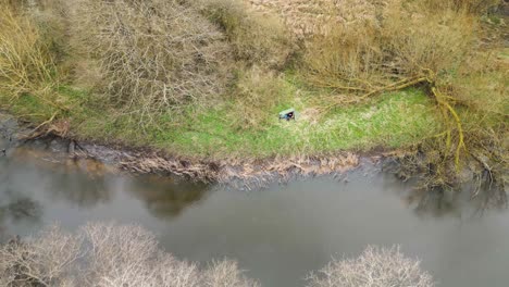 Campingzelt-Im-Wald-In-Der-Nähe-Des-Flusses-In-Thetford,-Süd-Norfolk,-England