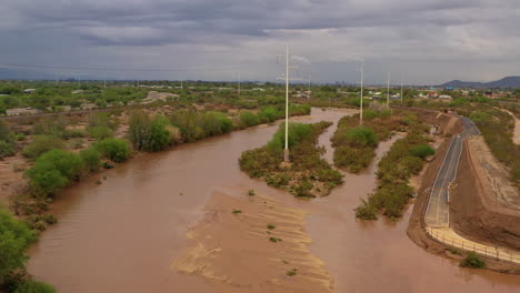 El-Río-Rillito-En-Tucson-Es-Un-Lecho-Normalmente-Seco