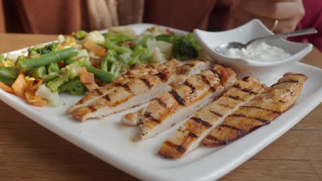 grilled chicken breast with vegetables