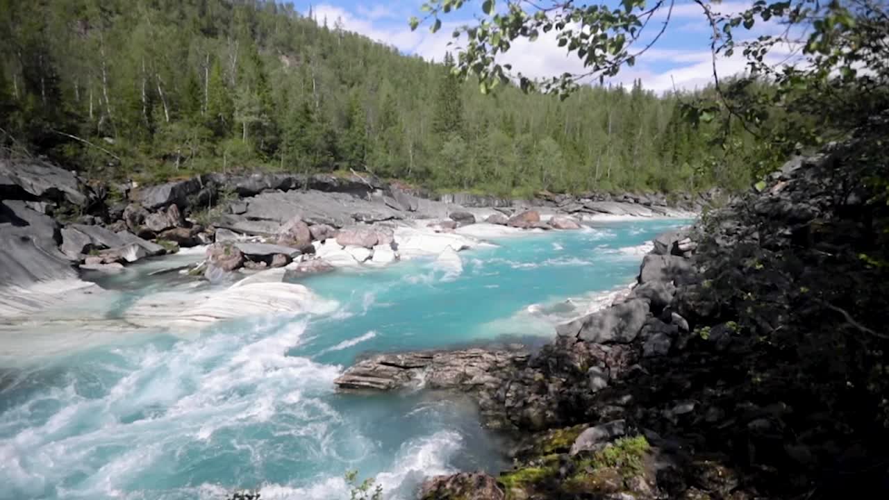 revelación de agua turquesa, marmorslottet, helgeland, norte de noruega