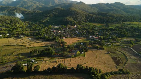 mueang khong w chiang dao chiang mai, północna tajlandia ukryty klejnot, lokalna turystyka w tajlandii, grupy etniczne lanna, tai yai, lisu, lahu i paganyaw chrześcijański