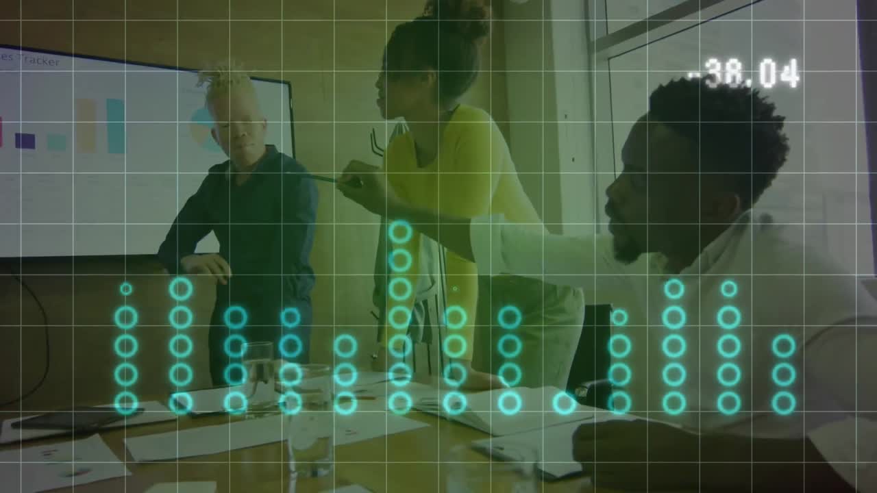animación del procesamiento de datos estadísticos sobre diversos colegas discutiendo juntos en la oficina