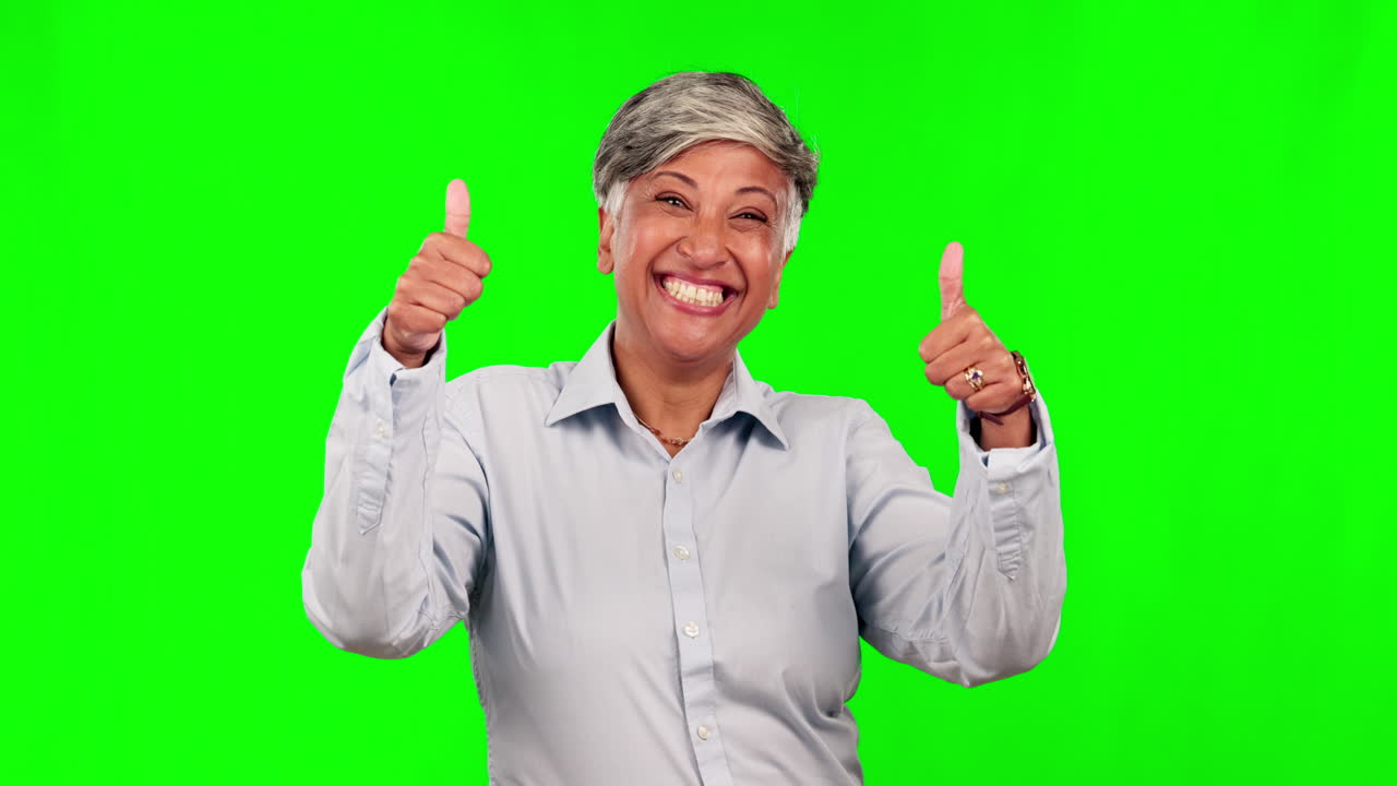 gracias, mujer con los pulgares en alto.