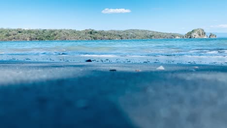 relajante en la playa del pacifico de costa rica 1