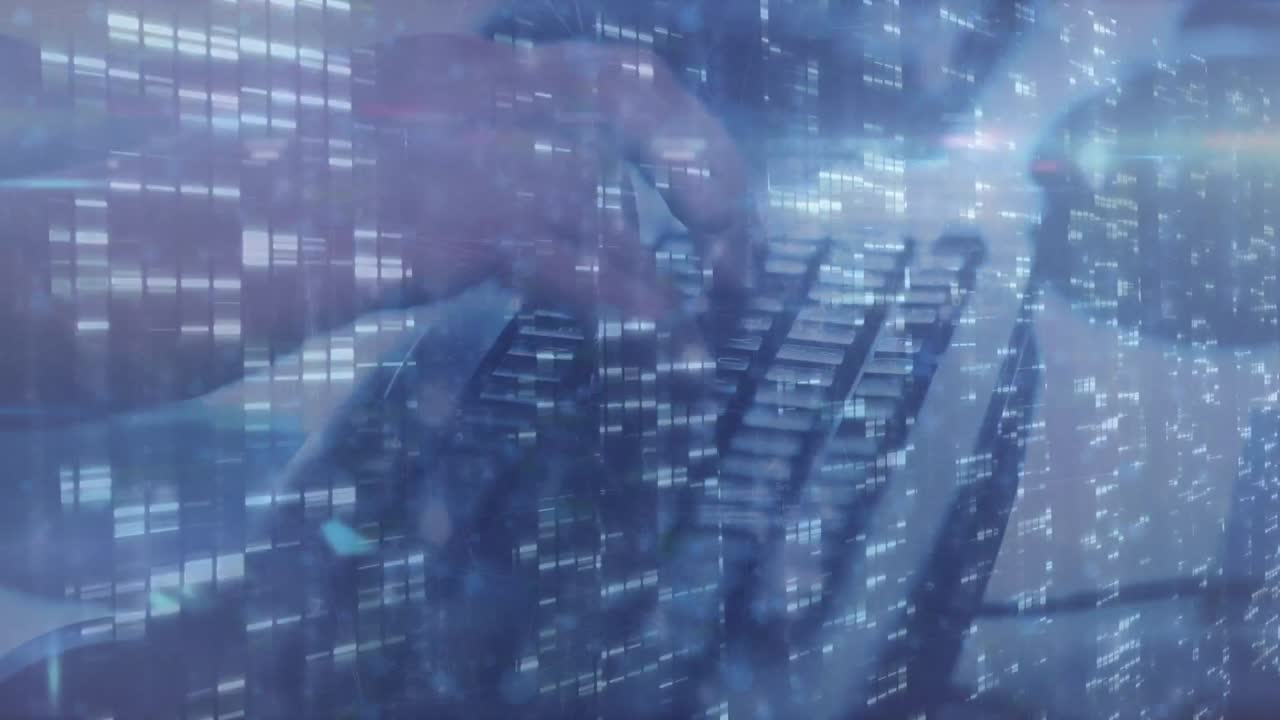 animación del procesamiento de datos sobre las manos escribiendo en el teclado de la computadora